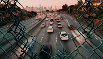 开云网页版-主场球迷气氛是否直接影响胜率表现，球迷冲入球场会受到处理