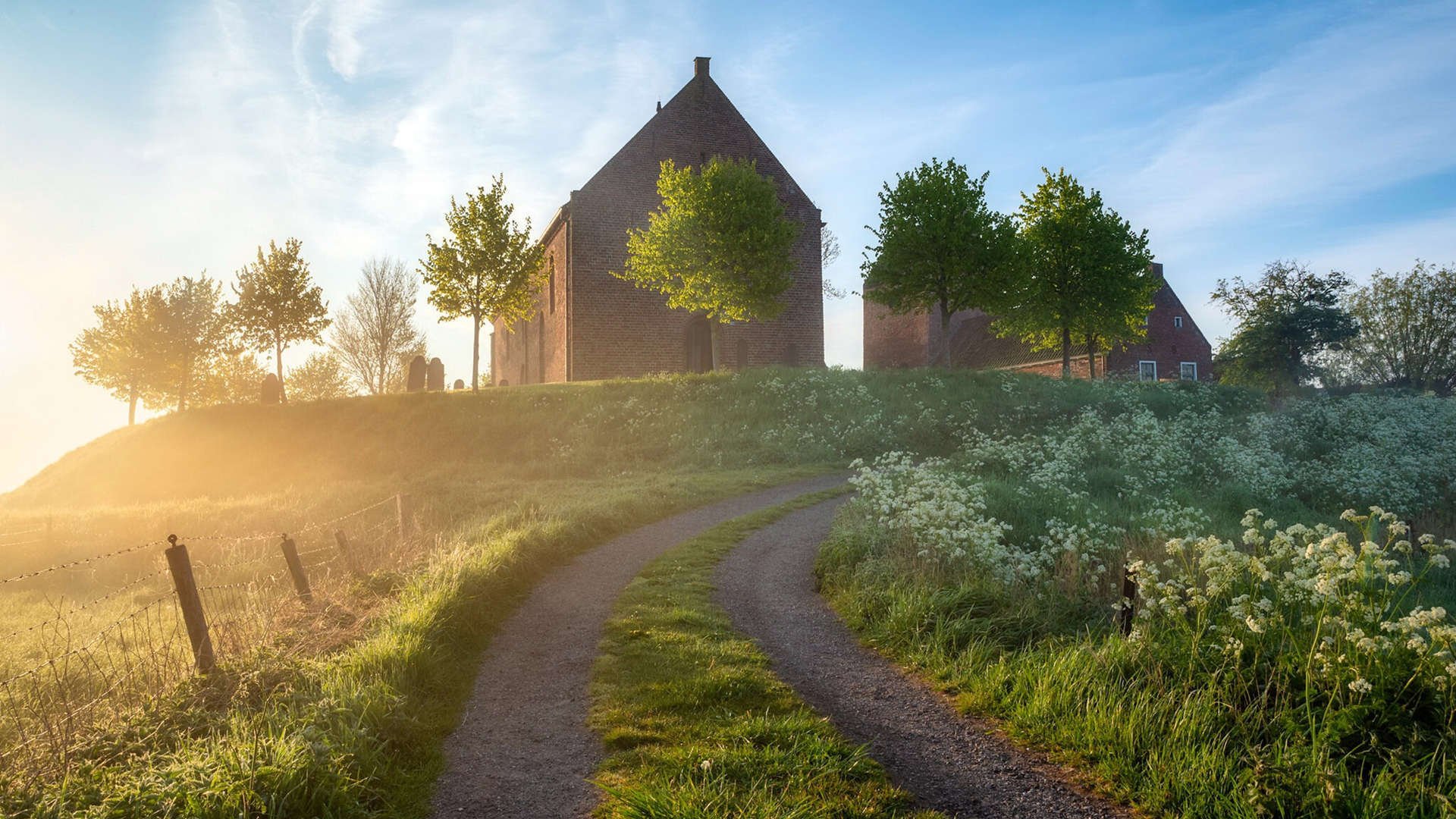 比赛中场面激动人心,各方球队尽展拼搏精神,比赛场面热烈