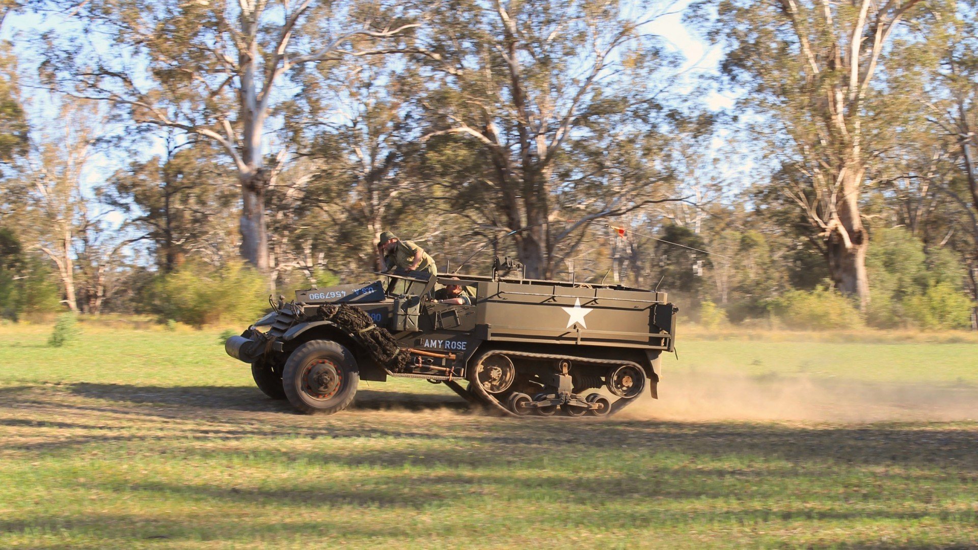 开云网站-猛龙大胜灰熊，伦纳德风采再现成就王者，猛龙官方致敬伦纳德视频